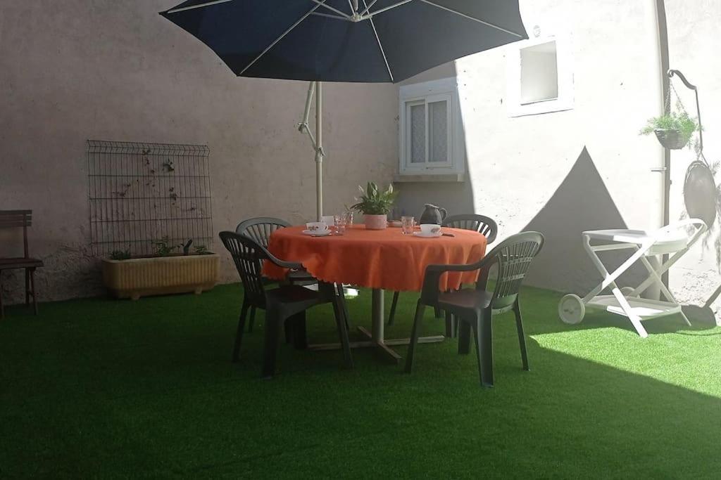 Le Gite De Flavie Montpeyroux  Εξωτερικό φωτογραφία